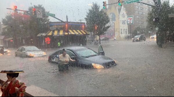Downtown Richmond flooded car at intersection-1